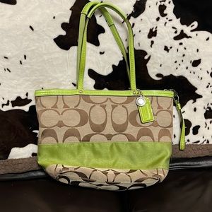 Shoulder Bag F13548 Signature Stripe Green Canvas Tote